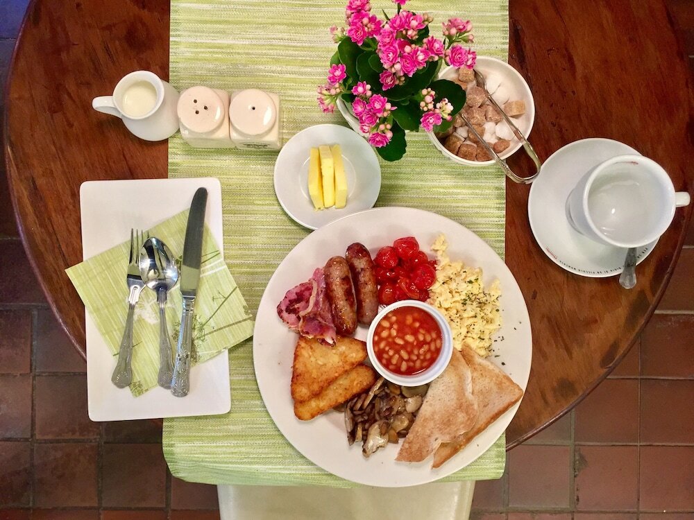 Фото Thatched Cottage Hotel