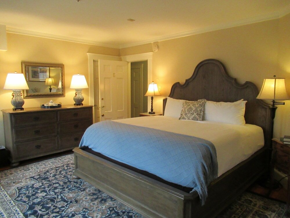 Фото The White House Inn