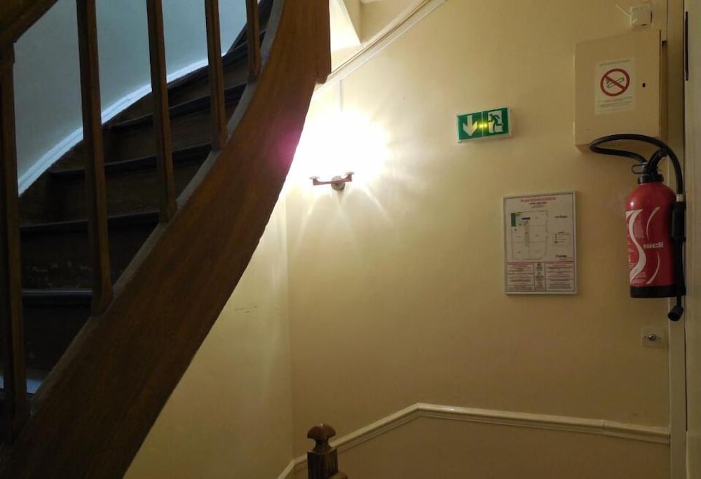 Фото Hôtel Le Petit Château