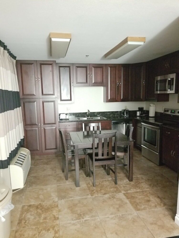 Фото Ramada by Wyndham Oceanside