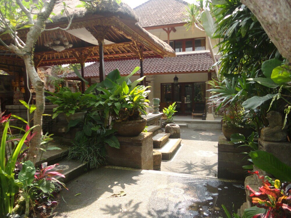 Фото Monkey Forest Bungalow