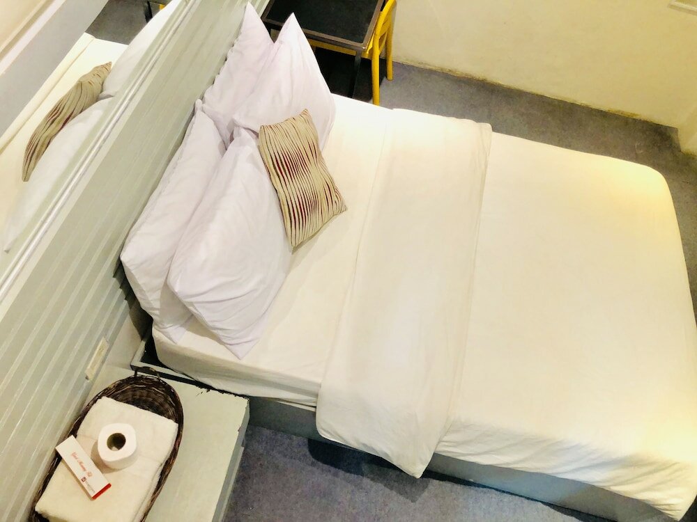 Фото Hometown Hotel Bacolod - Lacson