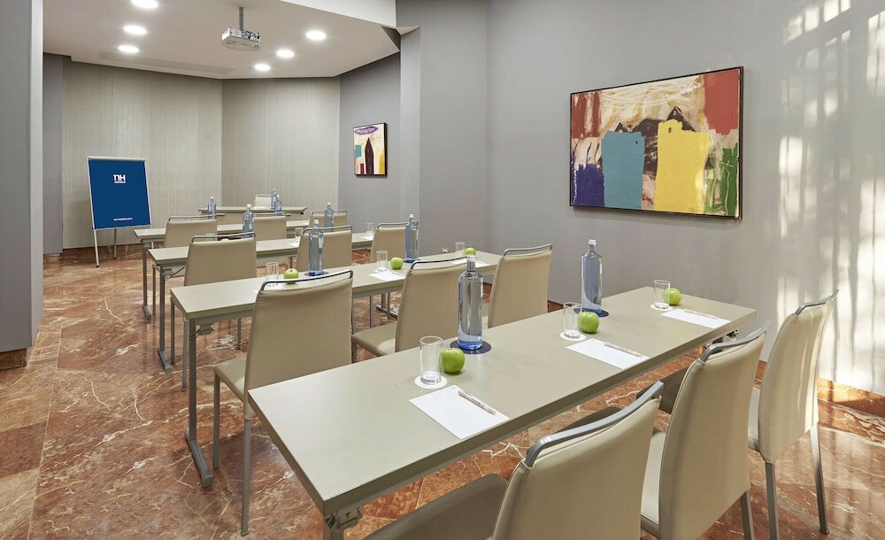 Фото Nh Avenida Jerez