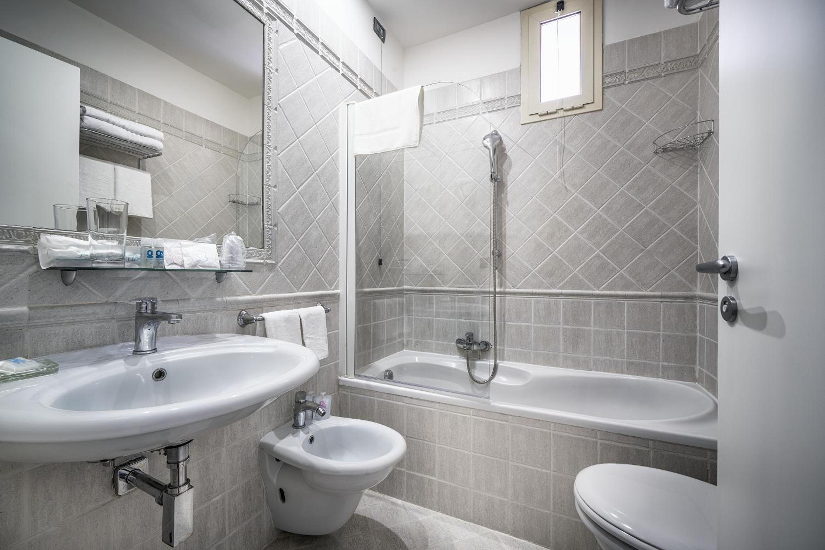 Фото Hotel Varese Roma