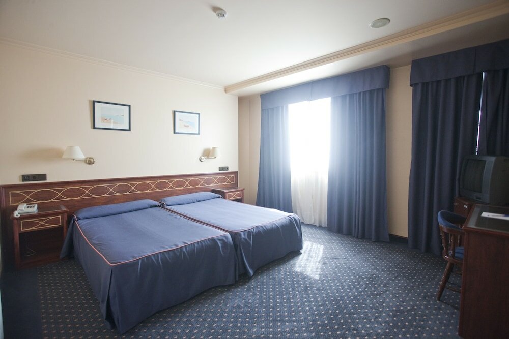 Фото Hotel Almirante