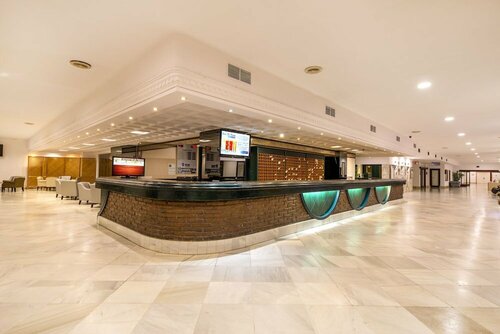 Внешний вид отеля Hotel Las Palmeras Affiliated by Fergus в Фуэнхироле, фото 3