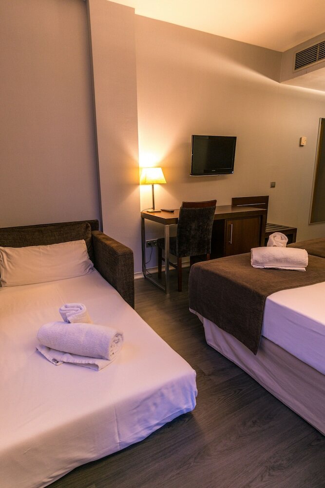 Фото Hotel Madanis