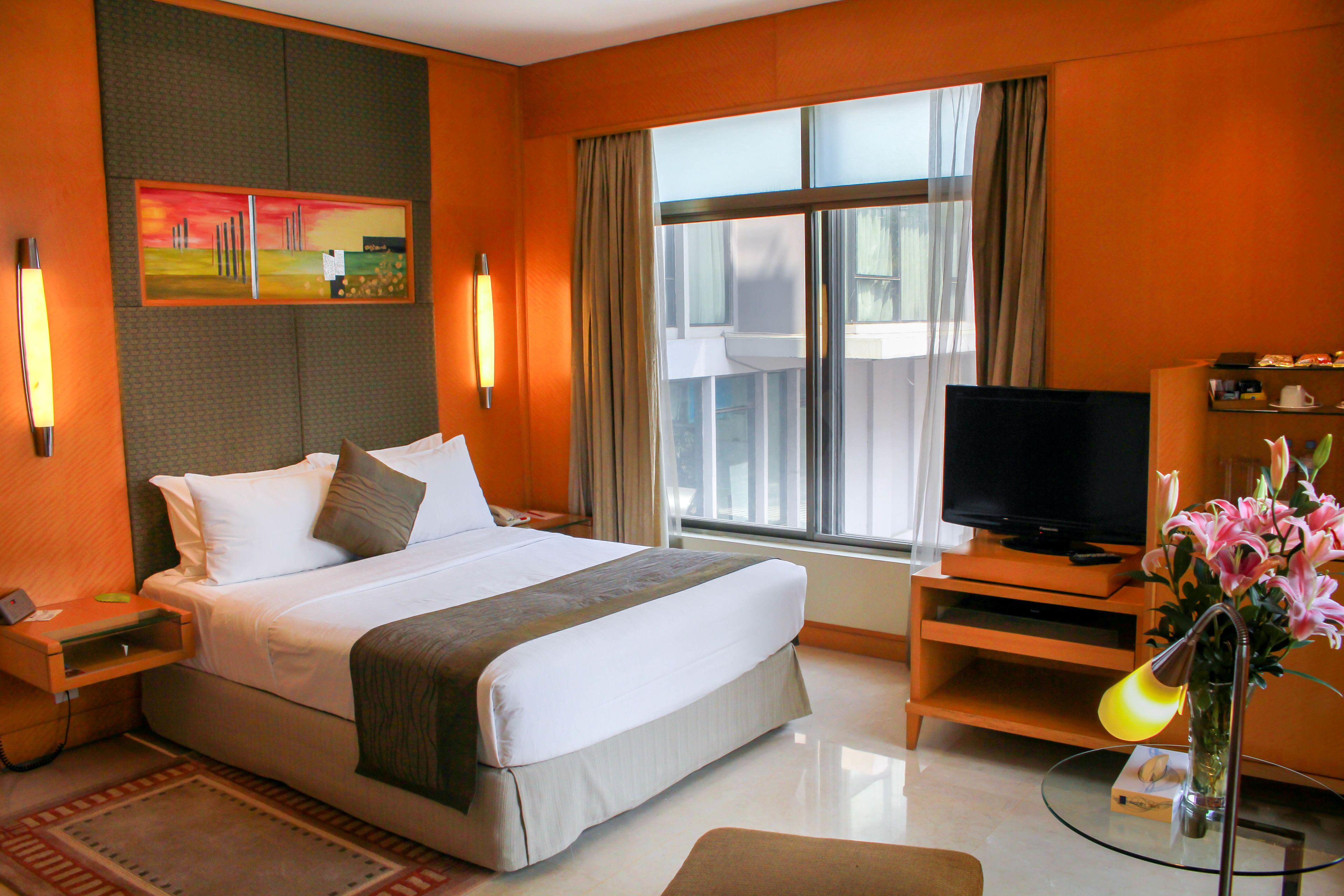 Фото Lakeshore Hotel & Apartments