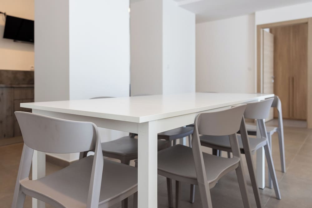 Фото Adonis Le Bastia