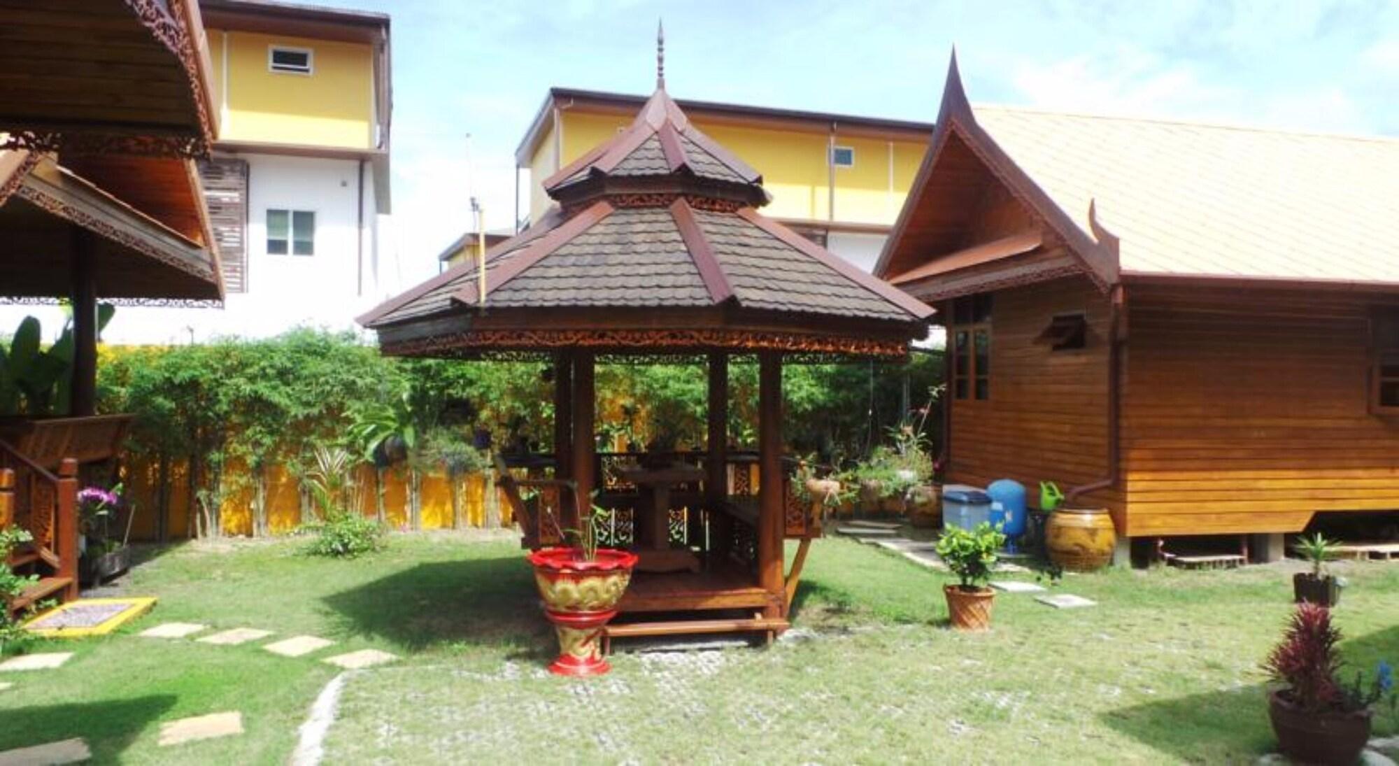 Фото Golden Teak Resort - Baan Sapparot