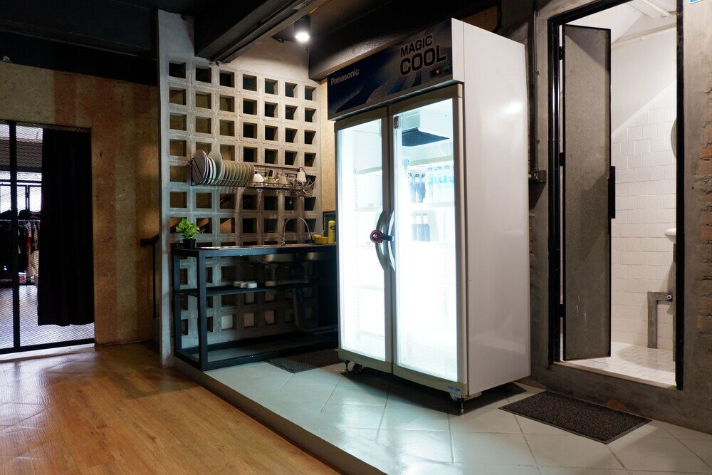 Фото Hugger Hostel - Adults Only