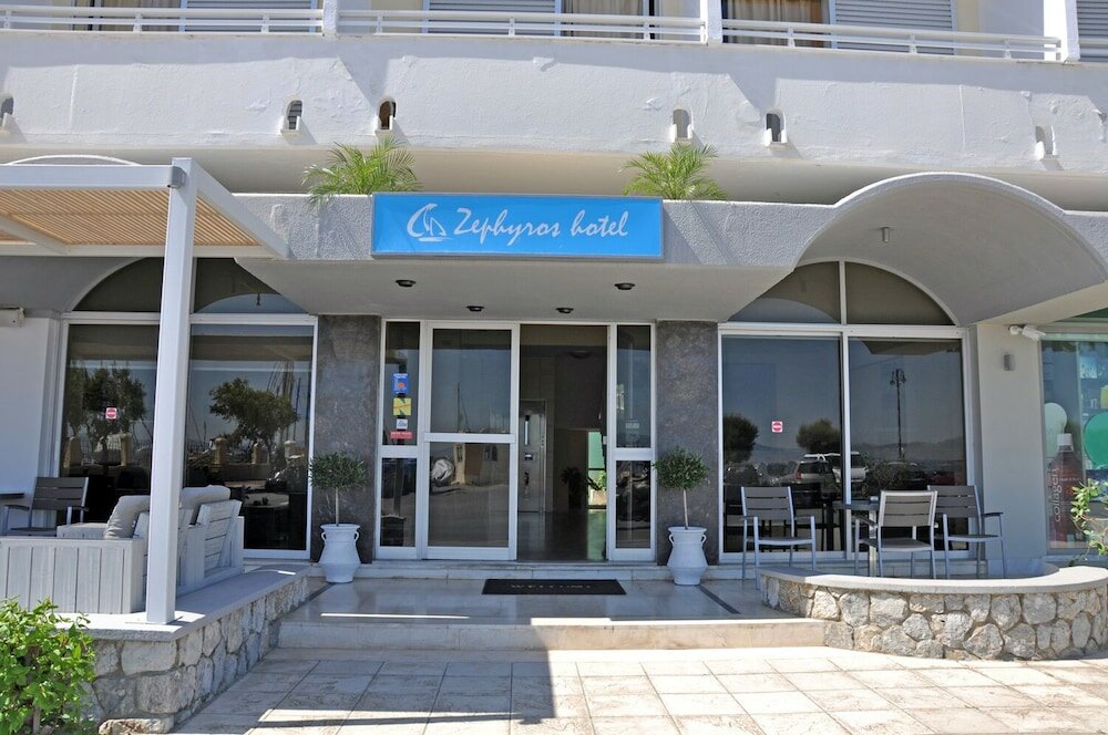 Фото Zephyros Hotel