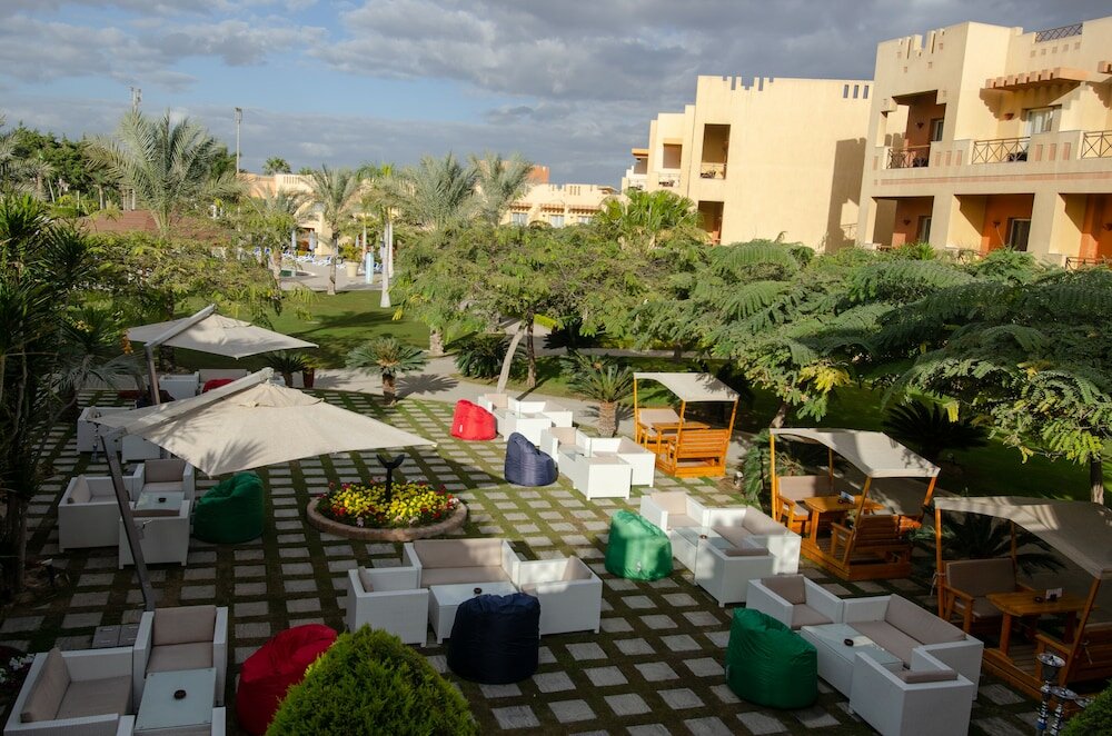 Фото Swiss Inn Pyramids Golf Resort