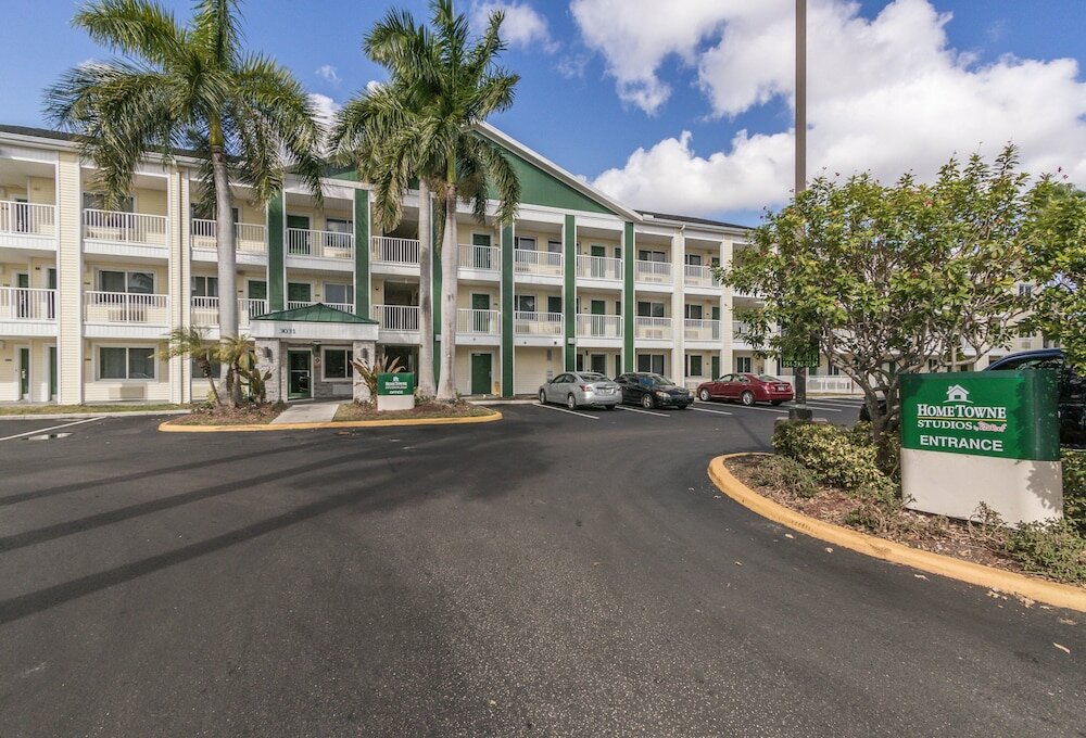 Фото HomeTowne Studios by Red Roof Fort Lauderdale