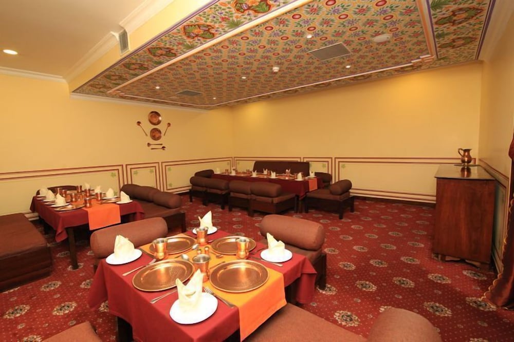 Фото Dynasty Hotel