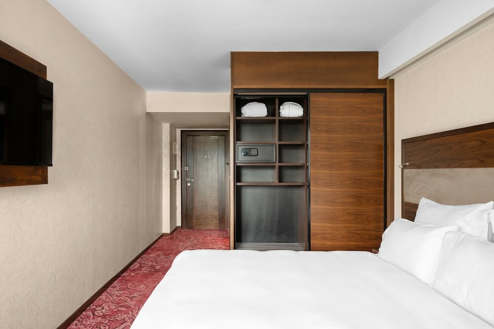 Фото Mövenpick Hotel Sarajevo