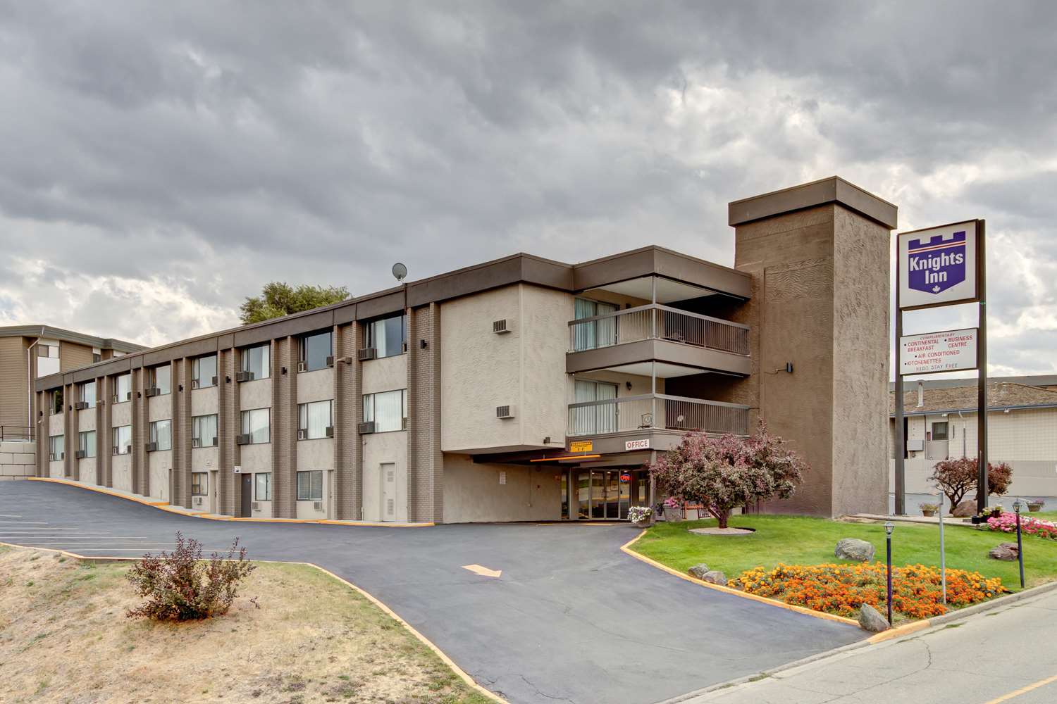 Фото Knights Inn Kamloops