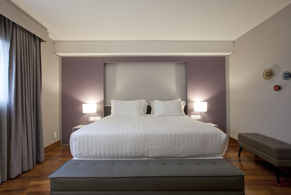 Фото Nh Curitiba The Five