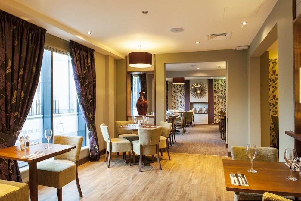 Фото Premier Inn Bath City Centre