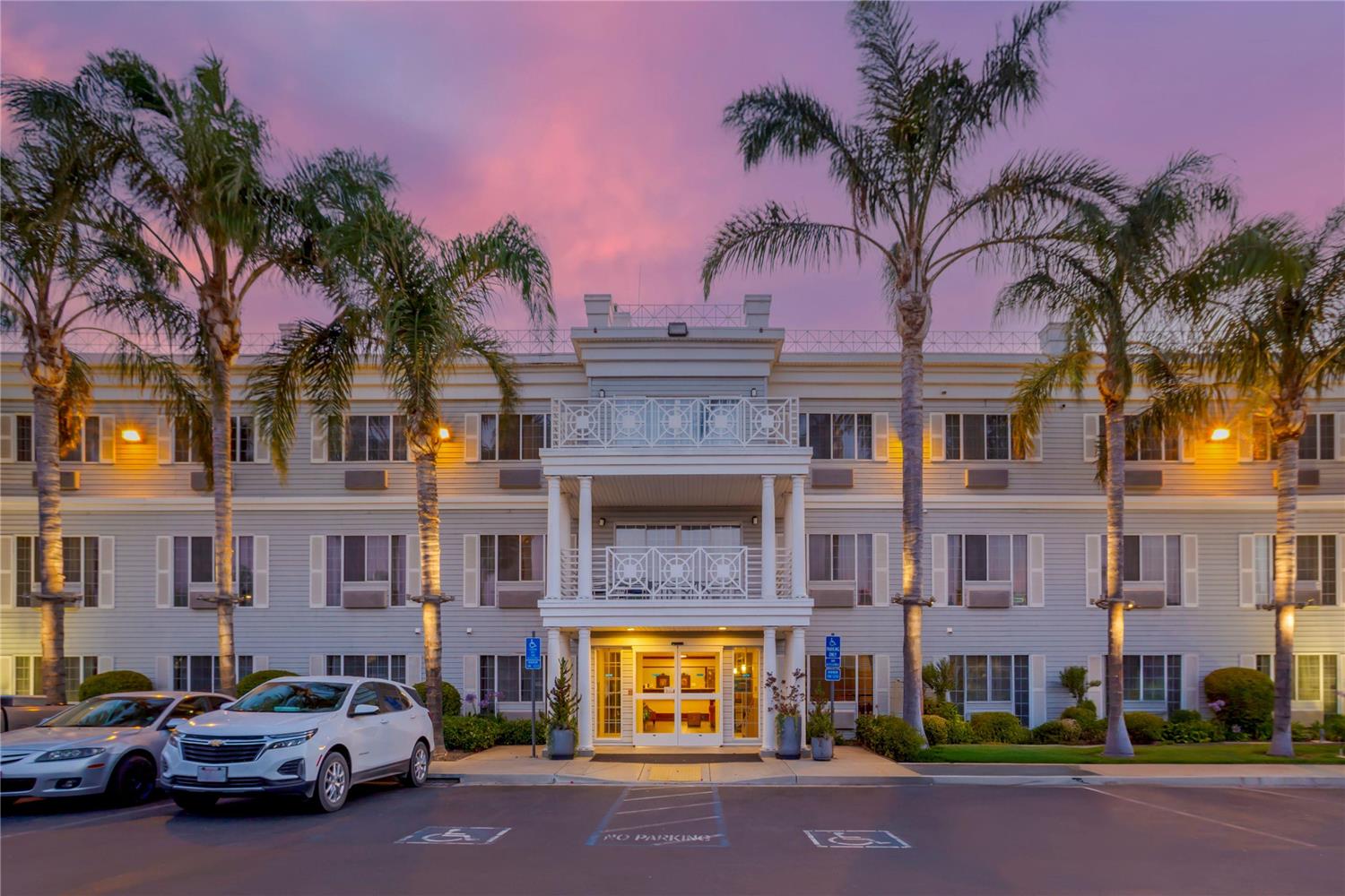 Фото Best Western Luxury Inn