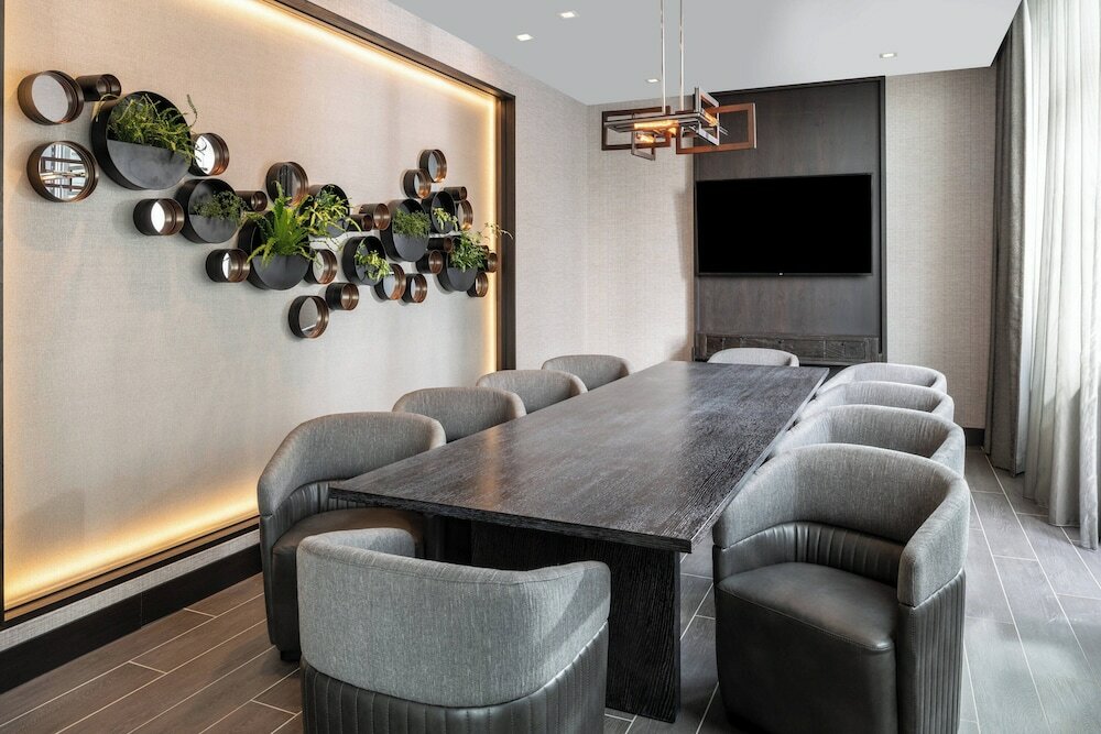 Фото Ac Hotel by Marriott Portsmouth