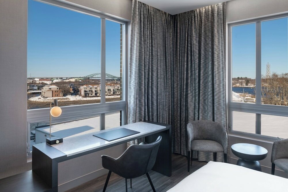 Фото Ac Hotel by Marriott Portsmouth