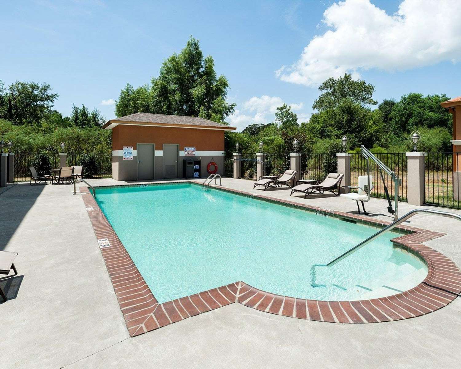 Фото Comfort Suites Oil Center