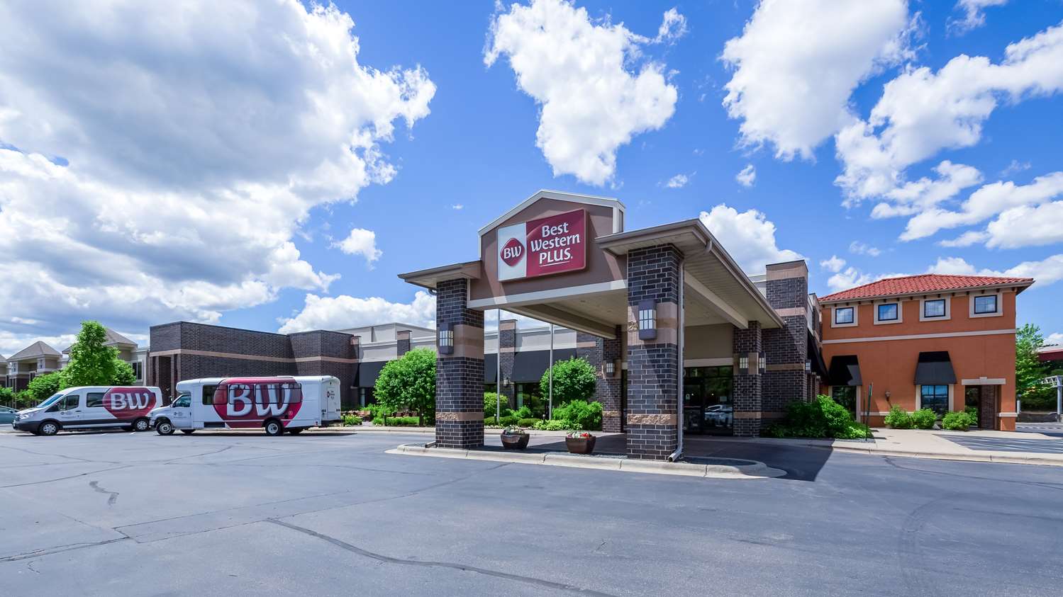 Фото Best Western Plus Bloomington Hotel