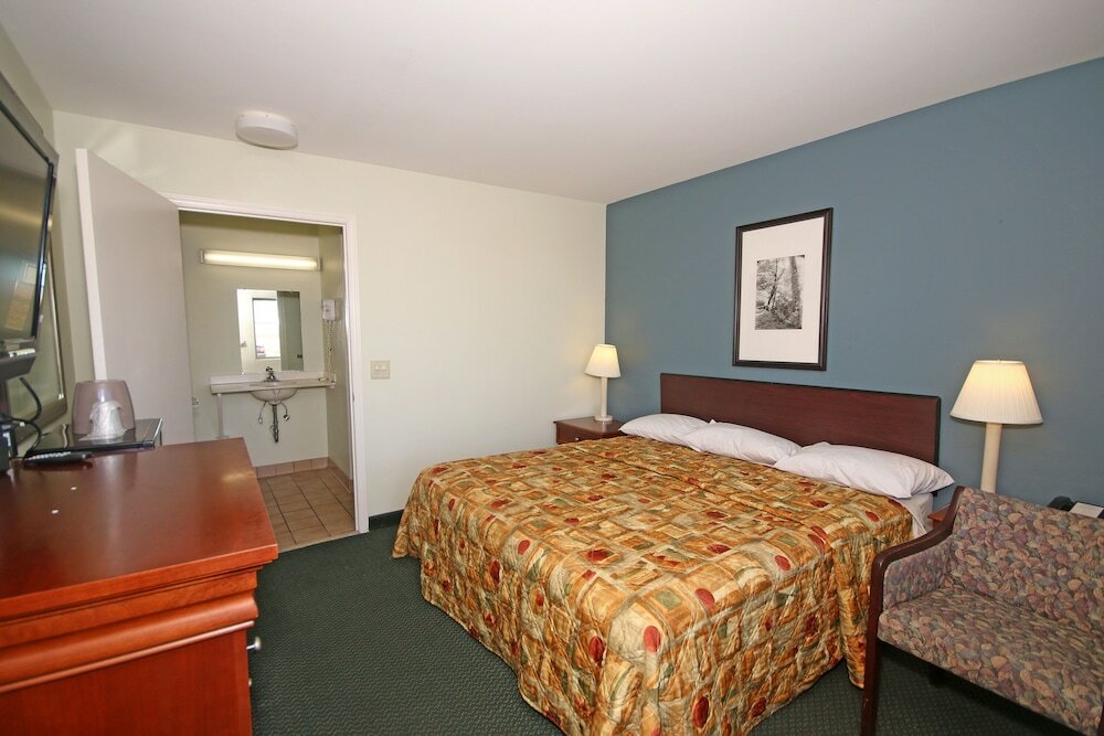 Фото Royal Inn Charlotte Airport Hotel