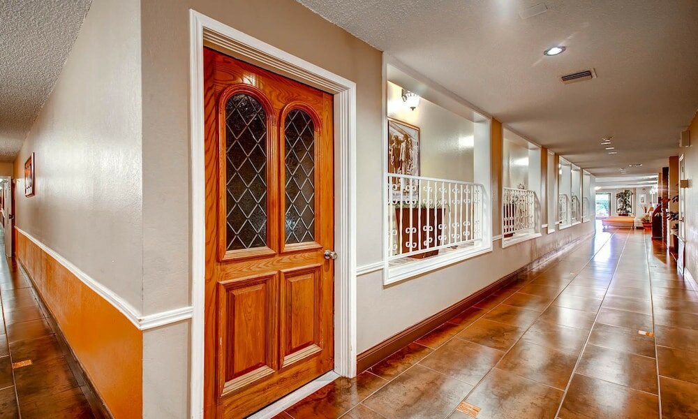 Фото Orangewood Inn & Suites Midtown