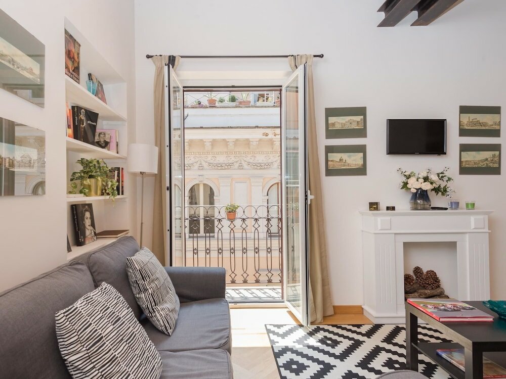 Фото Rsh Trevi Fountain Luxury Apartment