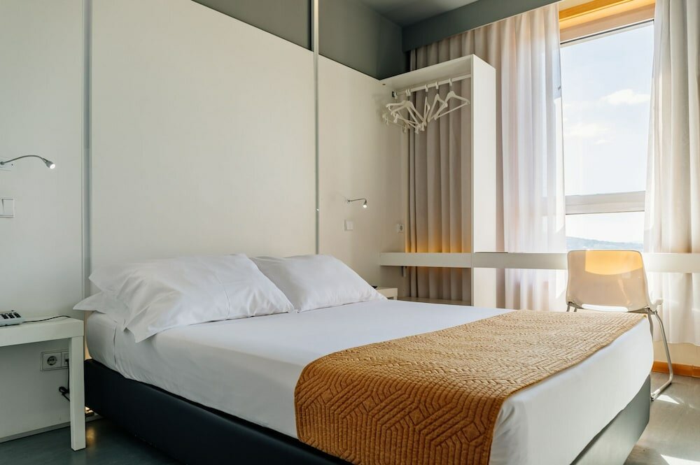 Фото Basic Braga by Axis