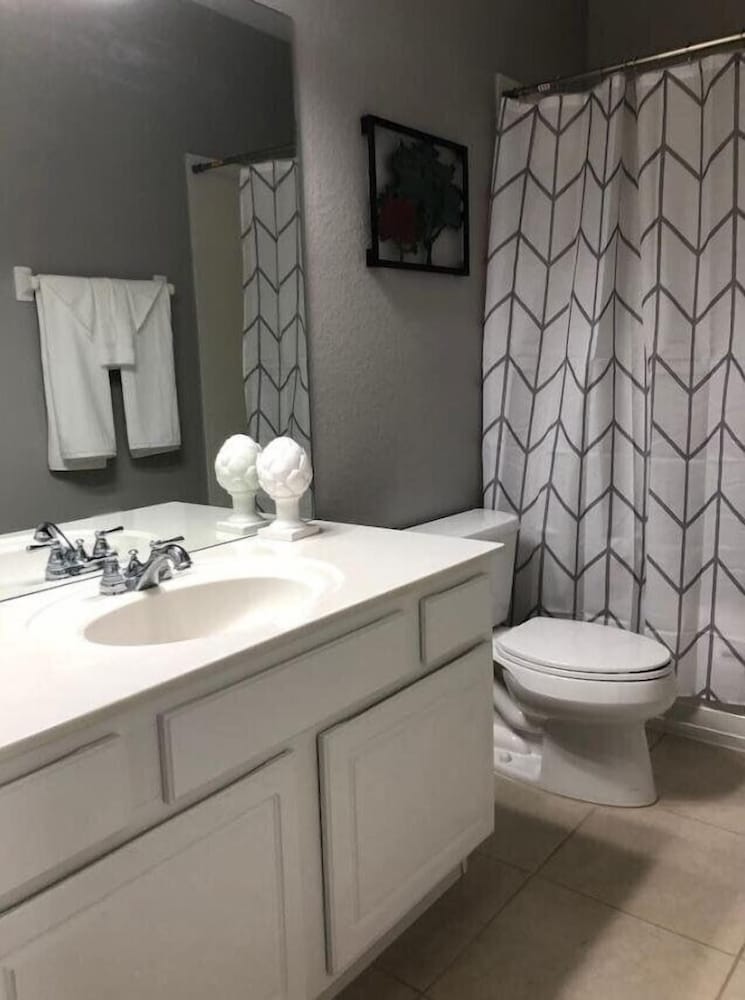 Фото Tideview 166 · New Ultra Modern & Super Clean 3 Full Suites