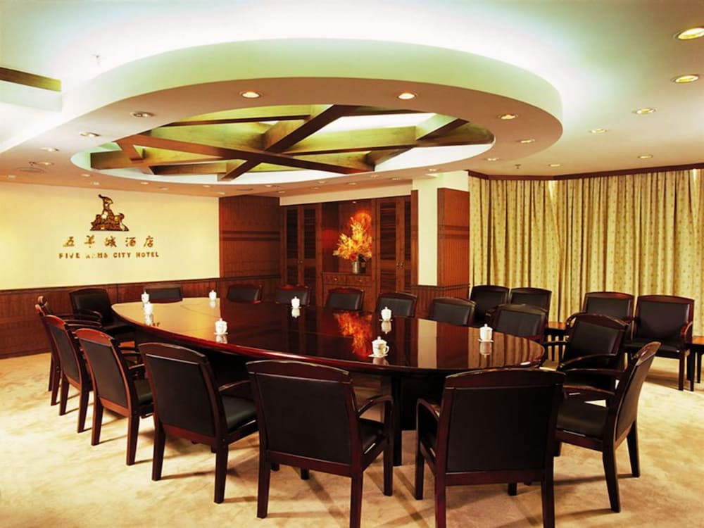 Фото Five Rams City Hotel