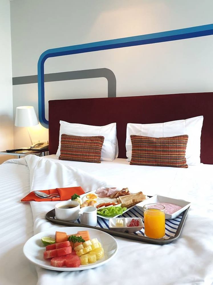 Фото Fx Hotel Metrolink Makkasan
