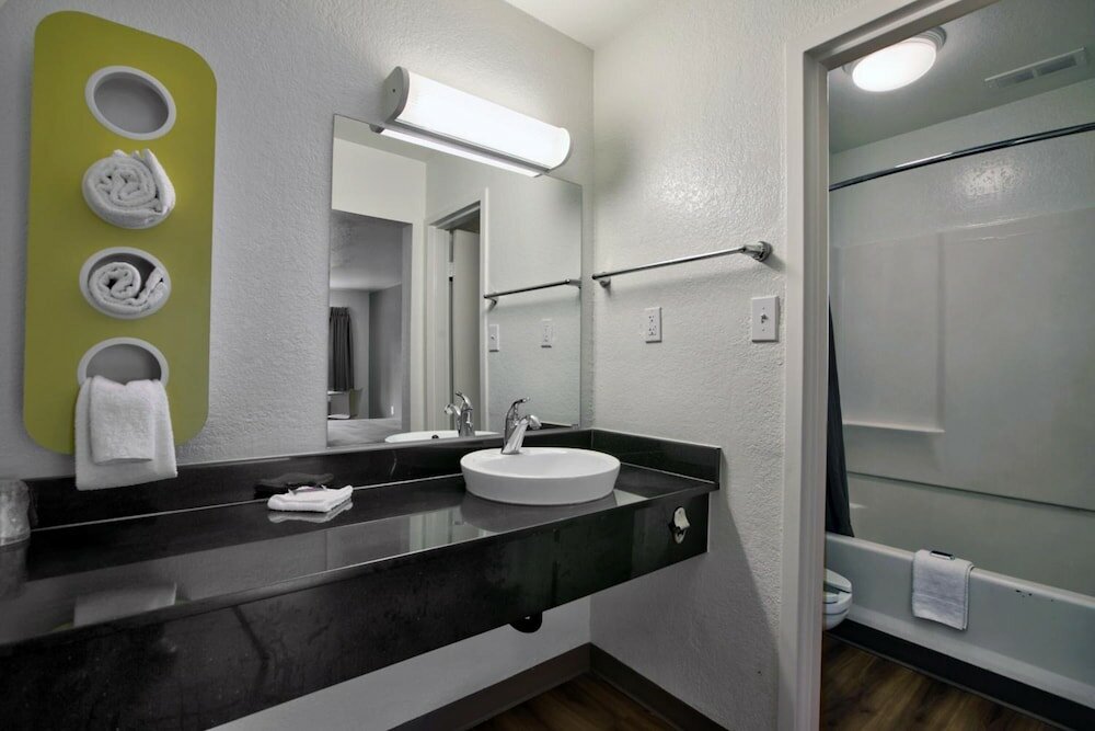 Фото Motel 6 Tallahassee, Fl - Downtown