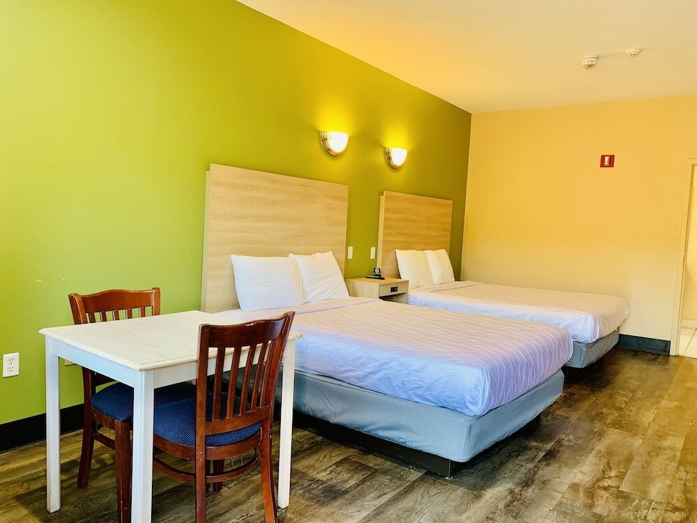 Фото Weston Inn & Suites