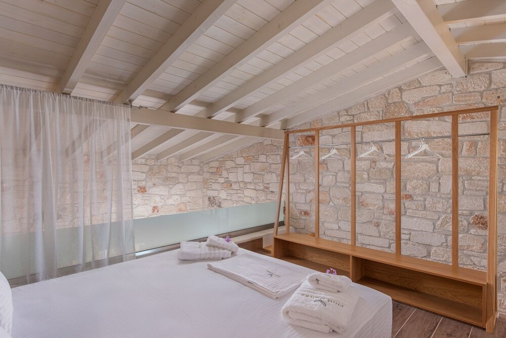 Фото Mint Retreat Suites