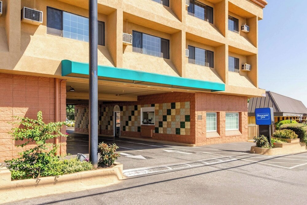 Фото Auburn House Hotel