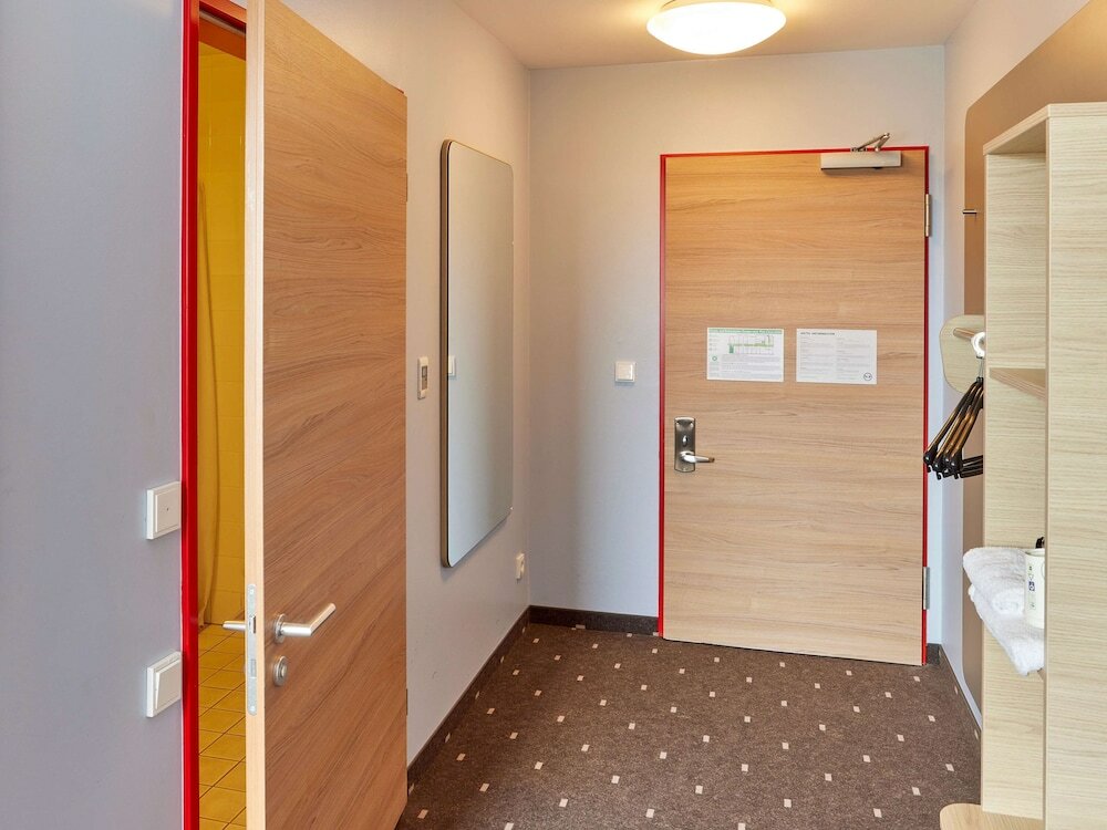 Фото B&b Hotel Saarbrücken-Hbf