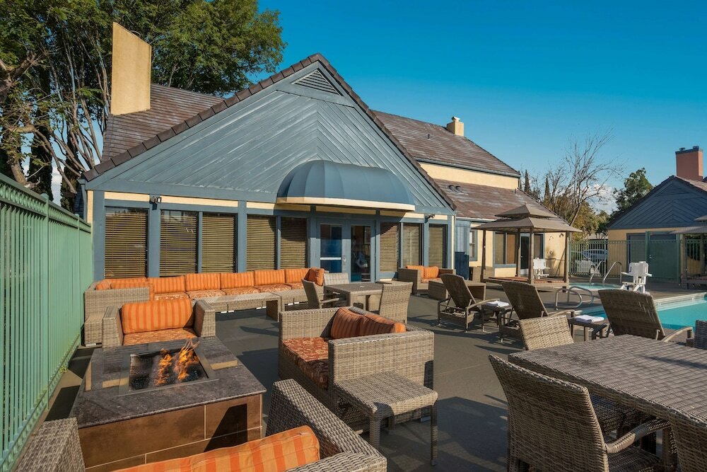 Фото SenS Suites Livermore, SureStay Collection by Best Western