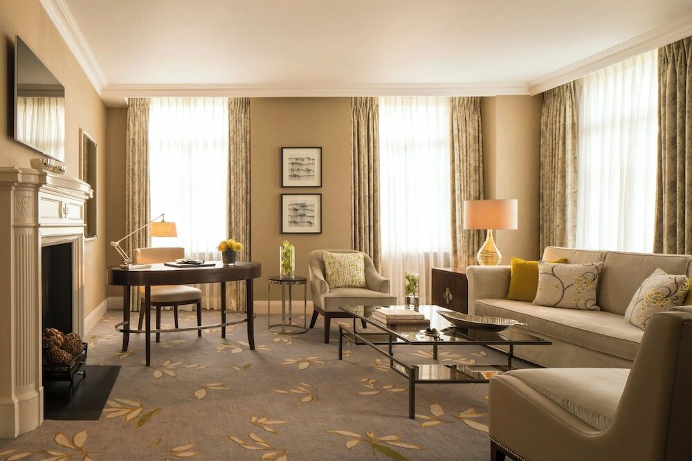 Фото Grosvenor House Suites