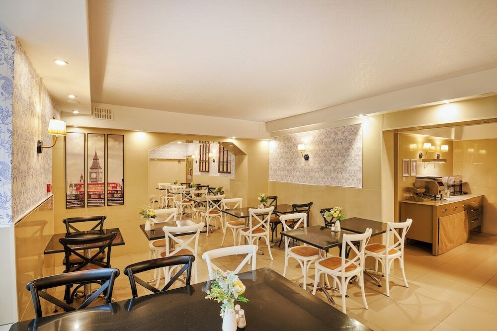 Фото Huttons Hotel