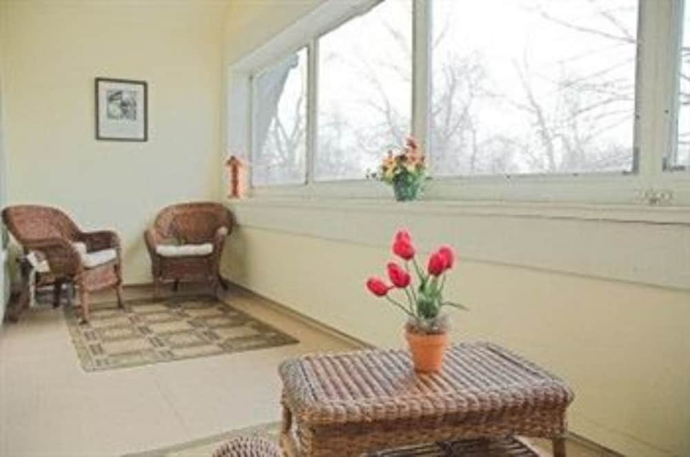 Фото Oliver Inn Bed and Breakfast