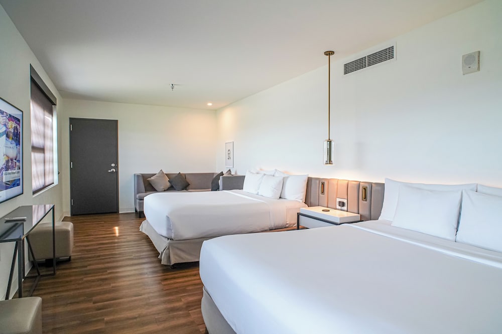 Фото Shashi Hotel Mountain View, an Urban Resort