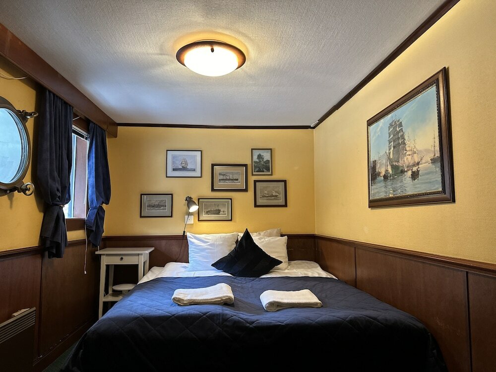 Фото The Red Boat