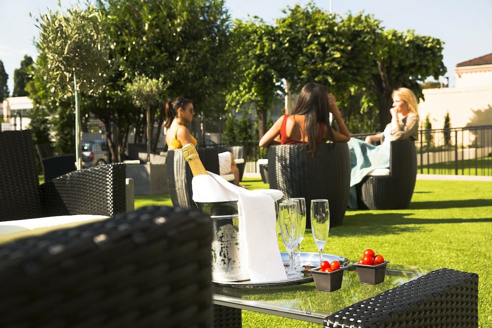 Фото Executive Hotel Paris Gennevilliers