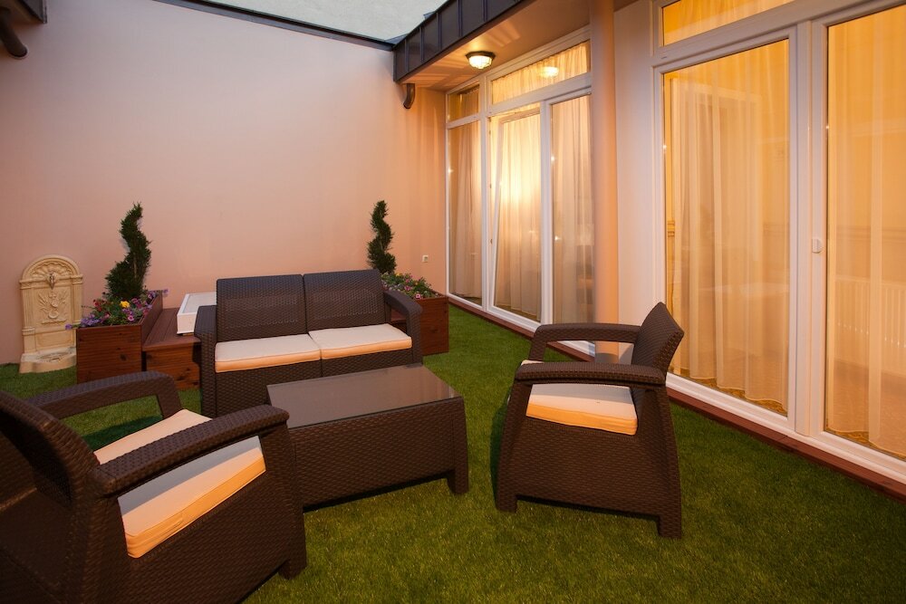 Фото Barokk Hotel Promenád Gyor