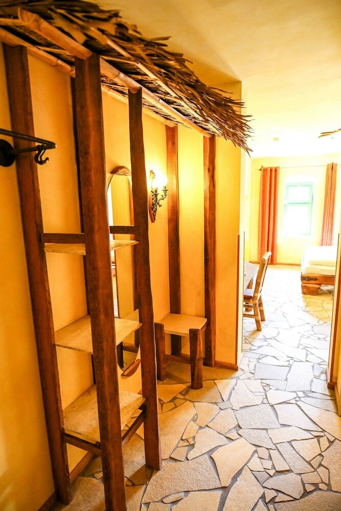 Фото Backstage Hotel