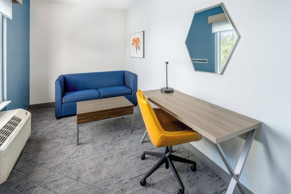 Фото Holiday Inn Express Hotel & Suites Denver North - Thornton, an Ihg Hotel